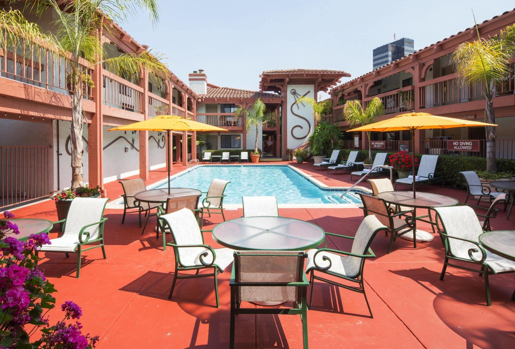 Campbell Inn Hotel Экстерьер фото